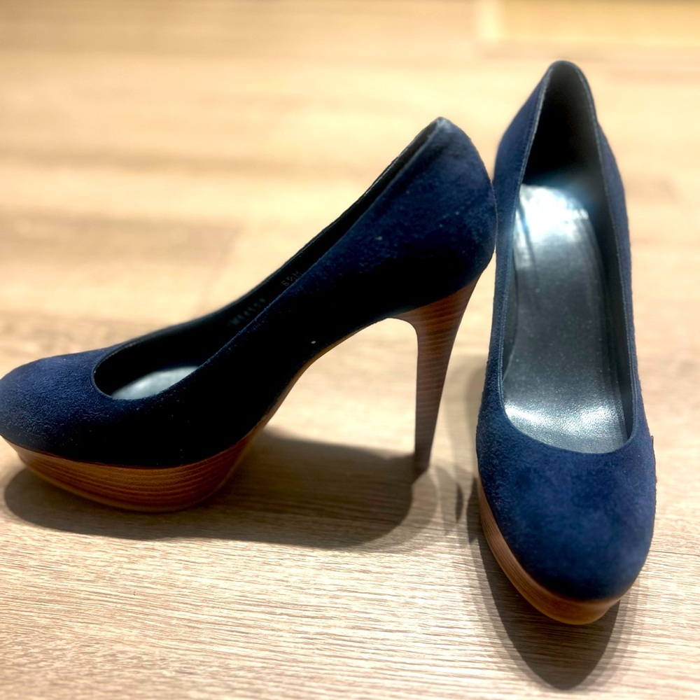 Stuart Weitzman navy blue suede platform pumps